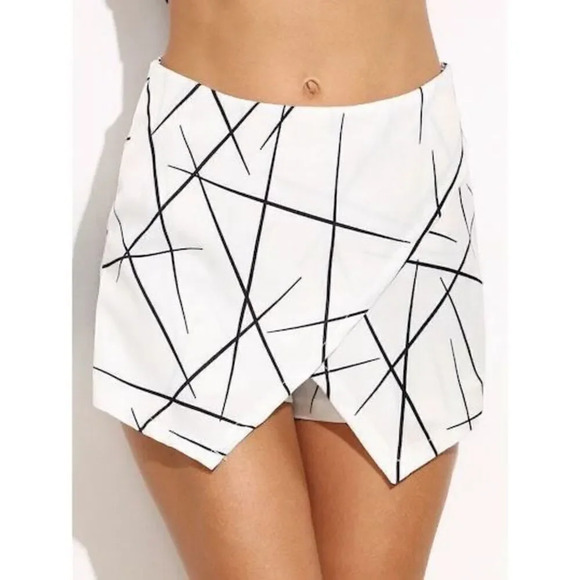 Geometric Printed High Waist Shorts   Size S - Picture 1 of 15